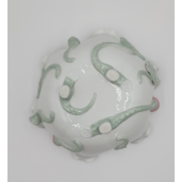 Mid-Century Majolica Pottery White Water Lilly Pattern Bowl Ruffled Edges - Picture 7 of 8